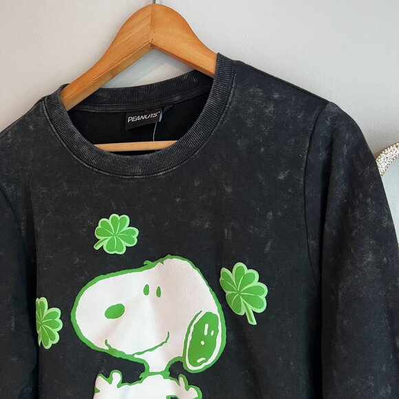 Peanut St. Patrick's Day Womens Plus Size 1X Sweatshirt Black Washed Distressed - Picture 3 of 11